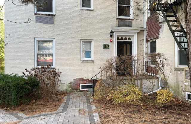 126 Woodside Green - 126 Woodside Green, Stamford, CT 06905