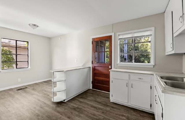 Charming and Newly Renovated 3 Bedroom 1 Bath Home Available Now! photos photos