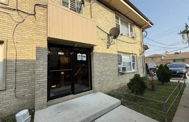 137 W Grand Avenue photos photos