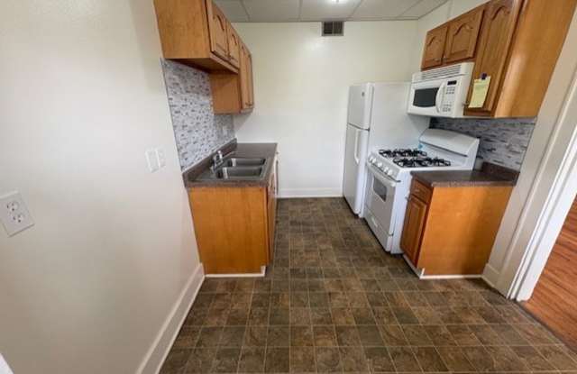 Updated 1BR Apartment Near Downtown Akron with Brand-New Bathroom Gallery 4