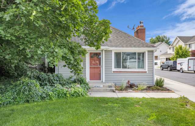 Beautiful and Bright 2 Bedroom 1 Bathroom Home in Murray!! photos photos Beautiful and Bright 2 Bedroom 1 Bathroom Home in Murray!! photos photos