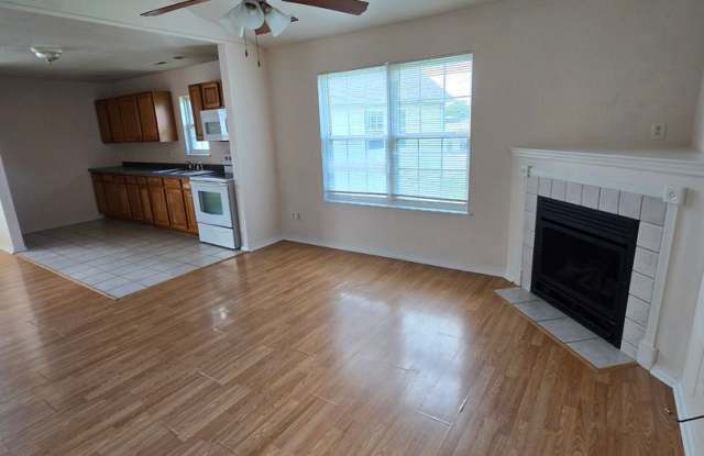 2bd/1Ba Duplex. photos photos