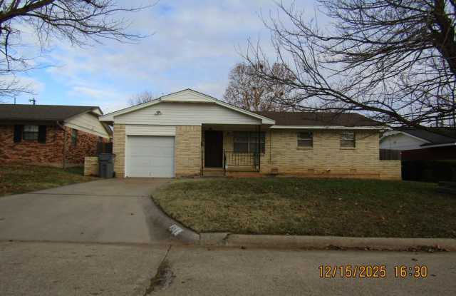 Nice home in the Woodland Hills Area! - 417 Northwest 71st Street, Lawton, OK 73505