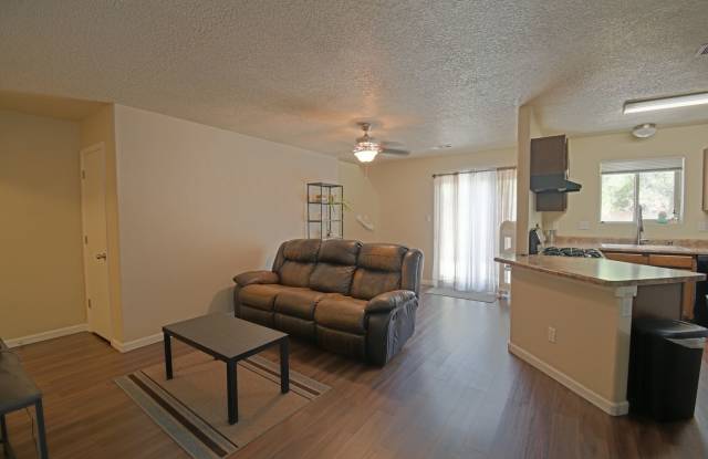 Fully Furnished Townhome Gallery 3