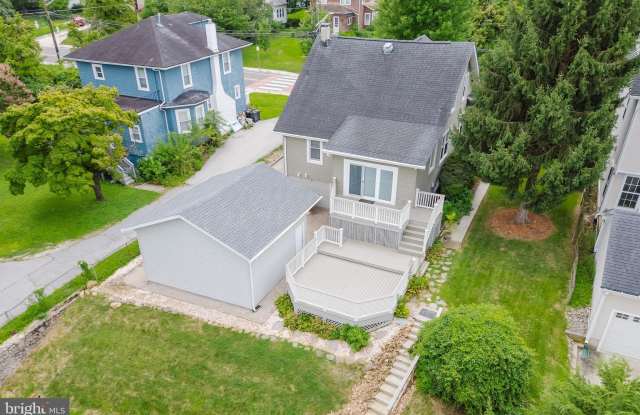 34 BURKE AVENUE E photos photos