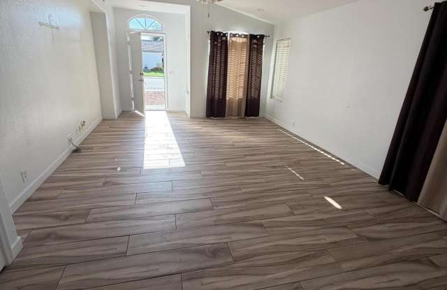 580 N DANYELL Court Gallery 2