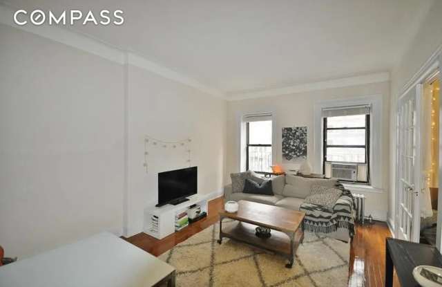 1028 Second Avenue Gallery 2