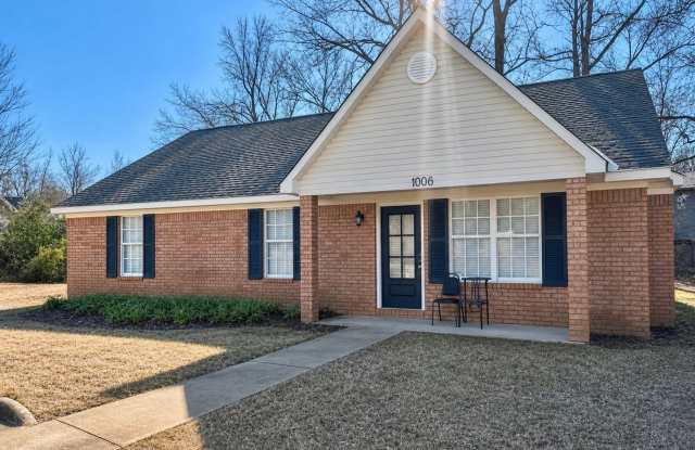 1006 Creekside Gallery 1