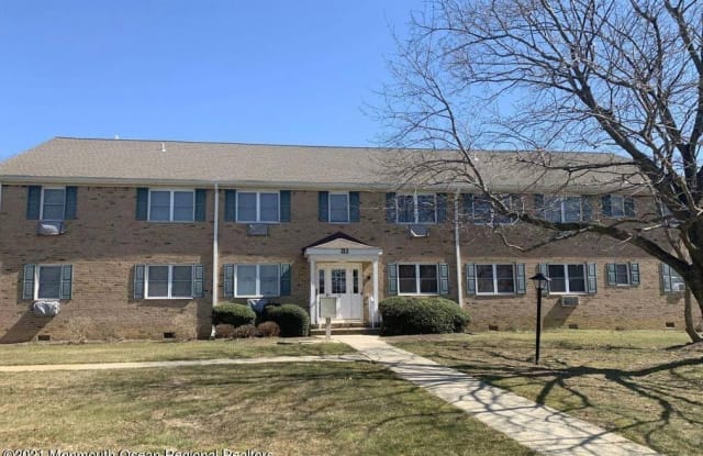 32 Manchester Court - 32 Manchester Court, West Freehold, NJ 07728