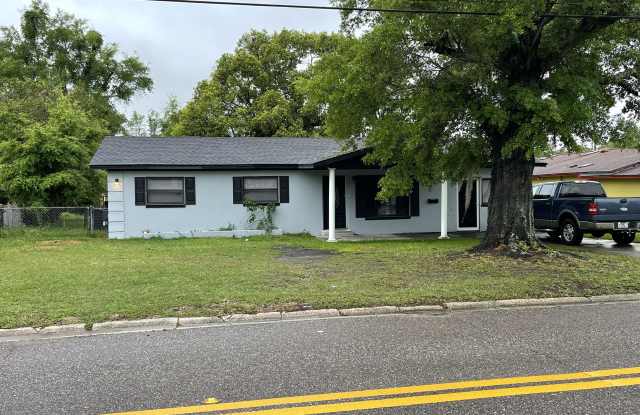 7762 Lake Park Drive - 7762 Lake Park Drive, Jacksonville, FL 32208