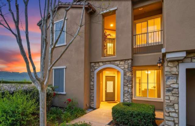 Single Level Condo - 2 Bedroom + Den With Views in Sabre Springs photos photos