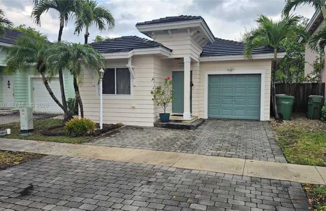 3520 NE 3rd Dr photos photos