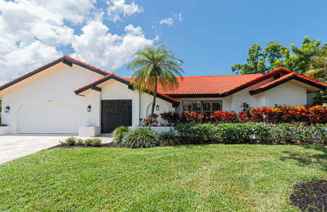 Newly Renovated 3 Bedroom Pool Home in Desirable Kings Lake – Annual Rental photos photos