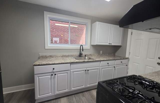 Newly updated 3 bedroom 1 bath house in Upper Hill! photos photos