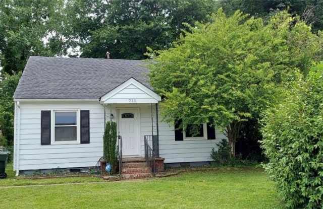 711 Burgess Avenue - 711 Burgess Avenue, Hampton, VA 23664