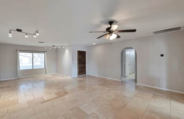 Spacious four-bedroom, two-bathroom home in the desirable South Tempe! Gallery 3