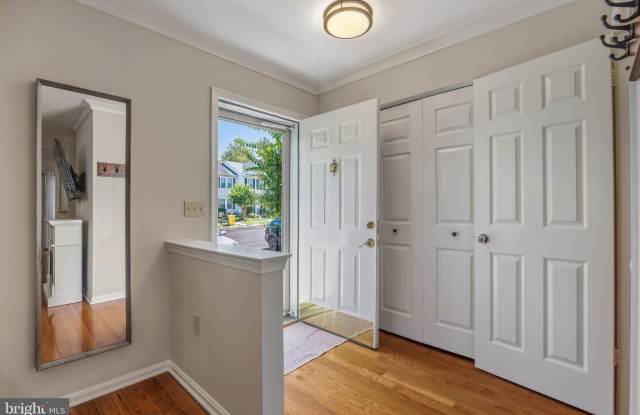 1206 FARLEY Court N Gallery 2
