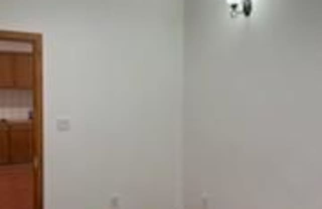 2435 Hubbard Street Gallery 4
