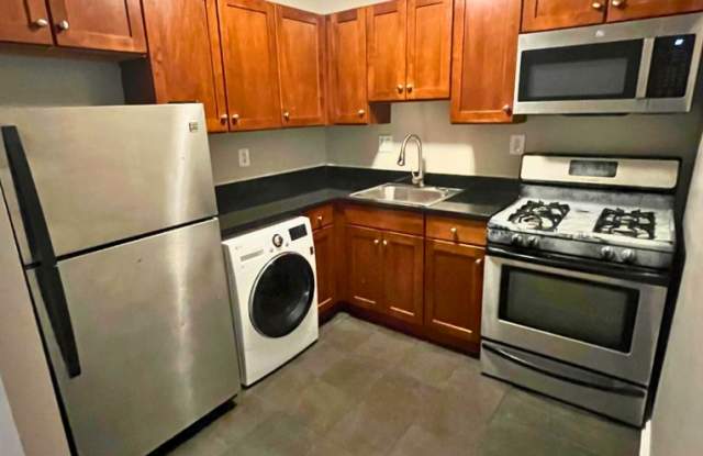 Modern 2-Bedroom Apartment with In-Unit Laundry Near Naylor Road Metro photos photos