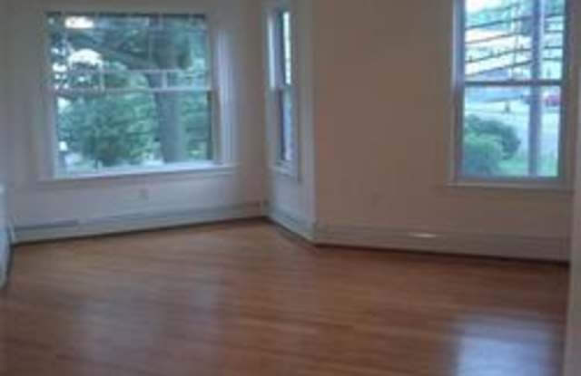 345 Crescent Gallery 4