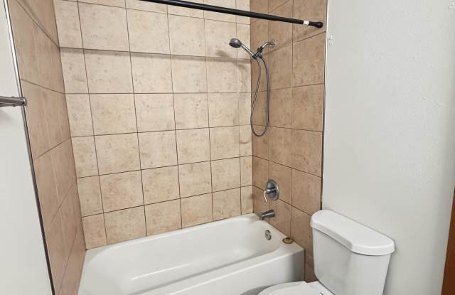 1810 East 72nd Avenue - B Gallery 4