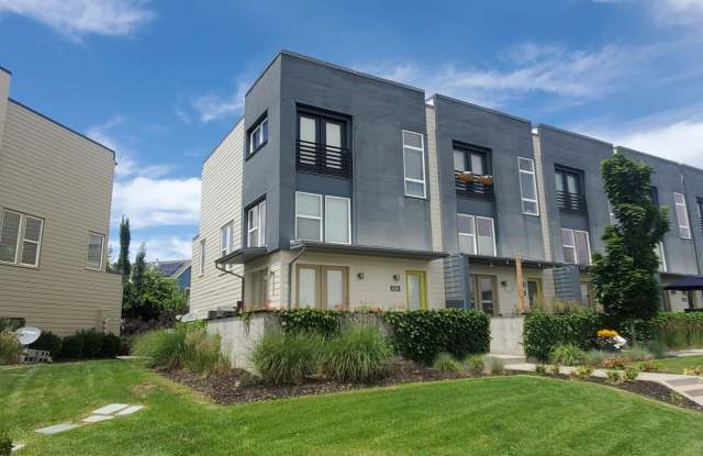 2 Master Suites Townhome 2 Car Garage photos photos