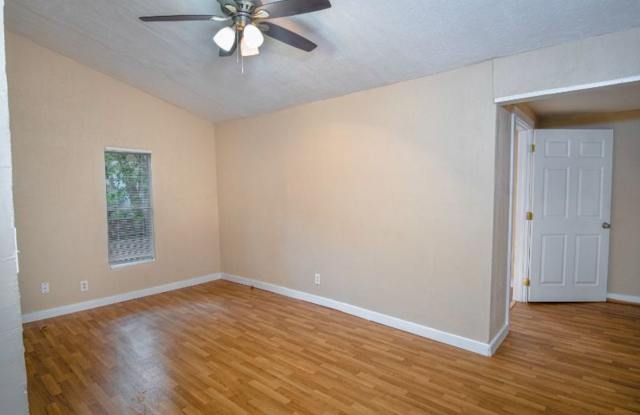 Happy and Convenient Home Near Downtown Gallery 3