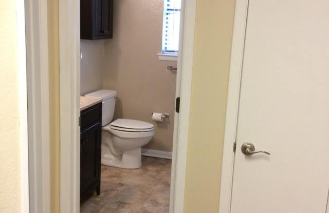 Single-Family Home: 3 bed, 2 bath photos photos