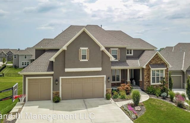 11627 W 157th Terr - 11627 W 157th Ter, Overland Park, KS 66221
