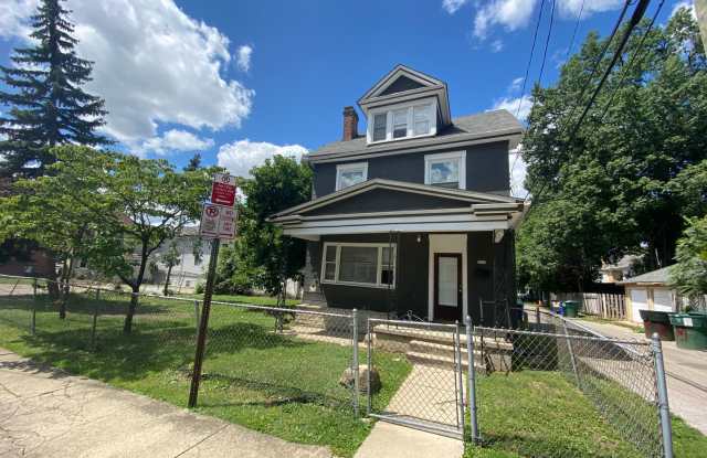 Waldeck Ave 2205 WR - 2205 Waldeck Avenue, Columbus, OH 43201