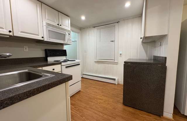 Charming 2-Bedroom Apartment in Glastonbury, CT photos photos