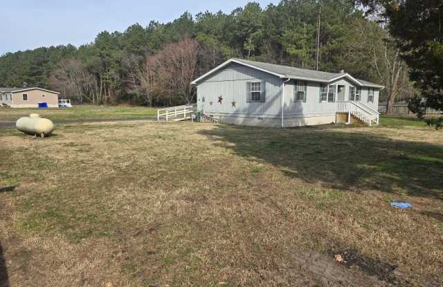 3 bedrooms and a large yard photos photos