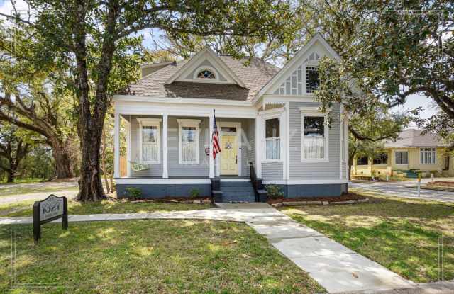 Beautiful Victorian Home in the Heart of Spring Hill photos photos