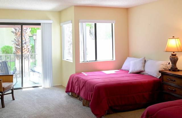 Beautifully Furnished Condo with Mountain Views Gallery 4