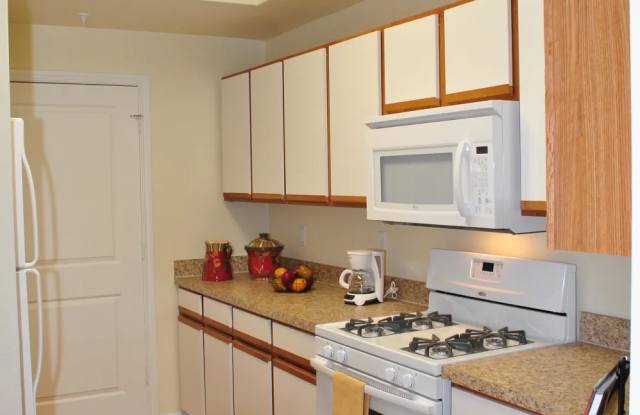 Mariposa at Jason Avenue - Senior Living Gallery 1