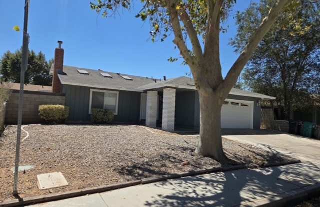 Remodeled 4+2 In Quiet Neighborhood - $3000 photos photos