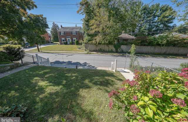 947 GLENBROOK Avenue Gallery 3
