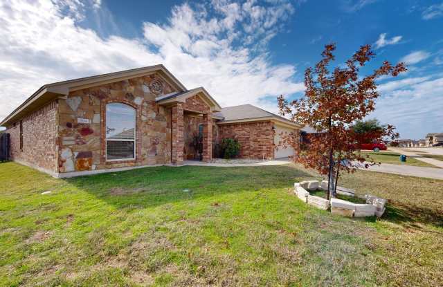 2 WEEKS FREE RENT + $1,895 ONE STORY 4 BEDROOM WITH 3 FULL BATHS photos photos