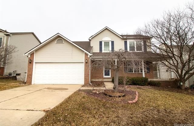 708 OAK VIEW Milford Vlg Lane - 708 Oakview Lane, Milford, MI 48381