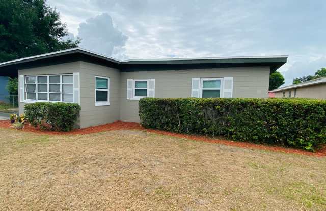 Cozy 3 BD / 1 BA Single Family Home - 2216 Lake Sunset Drive, Orlando, FL 32805