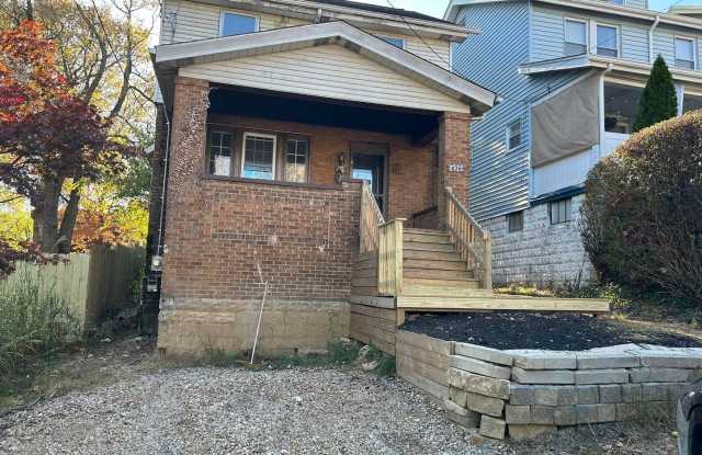Amazing 4 bedroom 1 bath apartment home for rent in Brookline - 826 Gallion Avenue, Pittsburgh, PA 15226