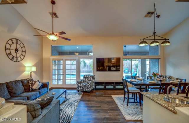 1676 E GLENHAVEN Drive Gallery 3