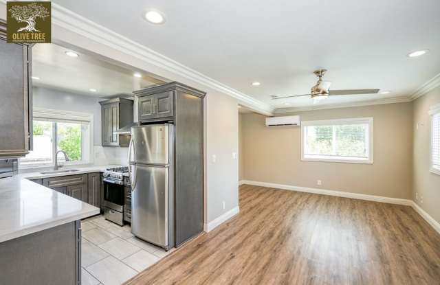 Fully Updated Spacious Studio Above Garages in Pasadena! Gallery 4