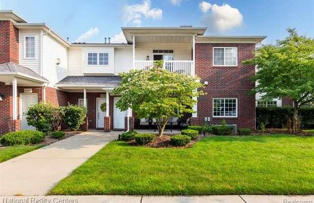 5439 TWIN OAKS Drive photos photos