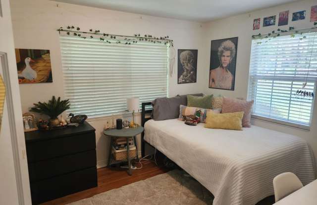 4 bedroom house available near UF campus photos photos