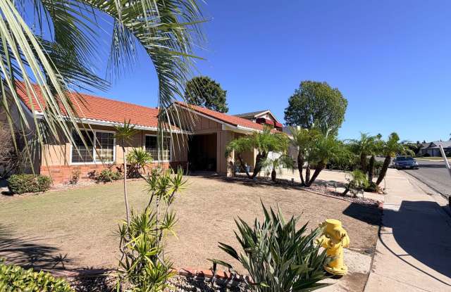 Lovely spacious 3 bedroom with huge back yard Gallery 1