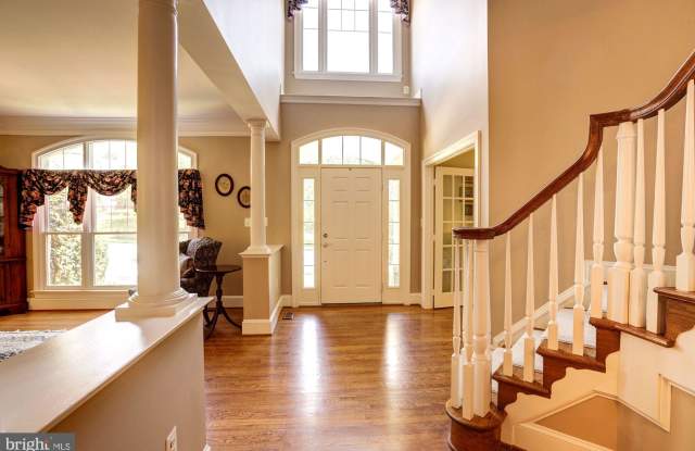 4773 CHARTER COURT Gallery 2