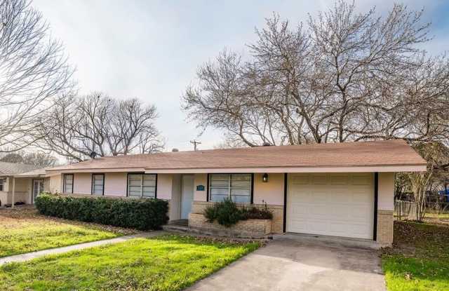 810 Sunset - 810 Sunset Street, Fredericksburg, TX 78624