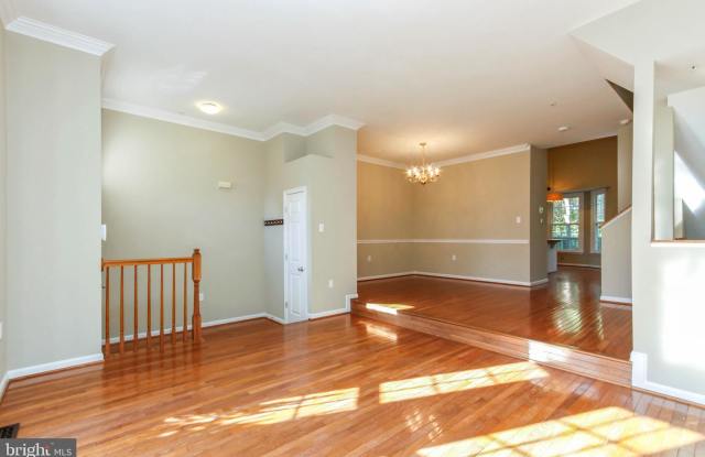 9143 CARRIAGE HOUSE LANE Gallery 3