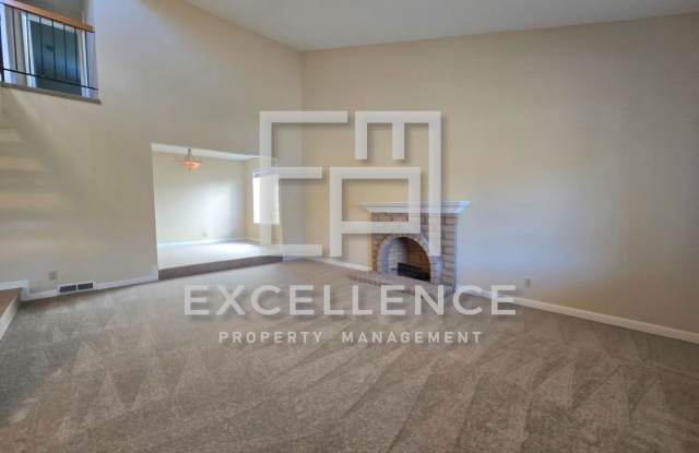 Newly Updated 5/3.5 House with 3 Car Garage, Full Bedroom and Bath Downstairs, Wet Bar, New Floors and More! Gallery 4